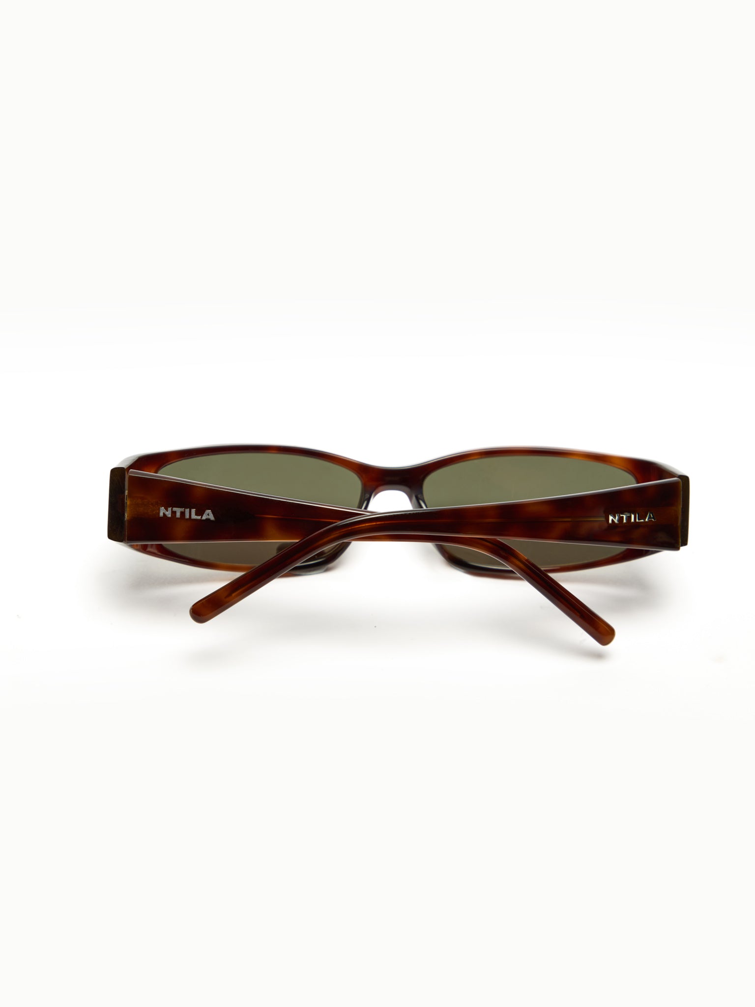 black tort tortoise shell NTILA Roko sunglasses on white  background